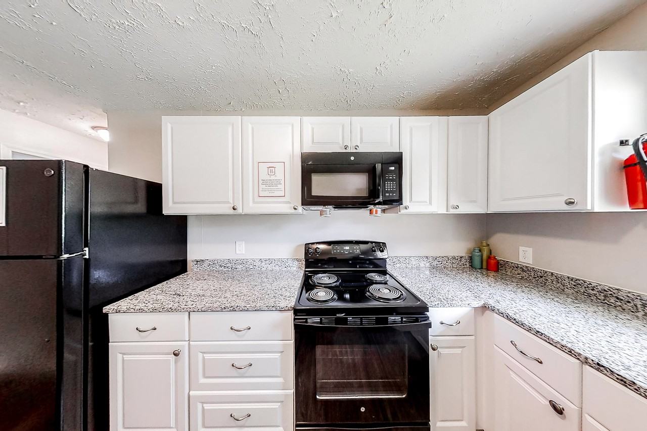 Greenleaf Cir Sw - Photo 7 of 9