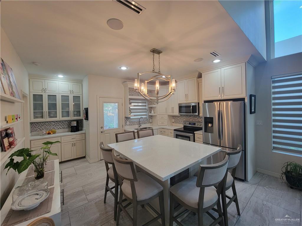 2319 Dorado Dr - Photo 3 of 24