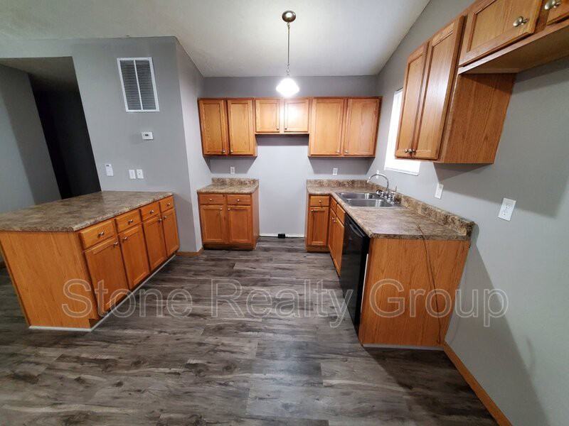 2316 7th Ave - Photo 3 of 10