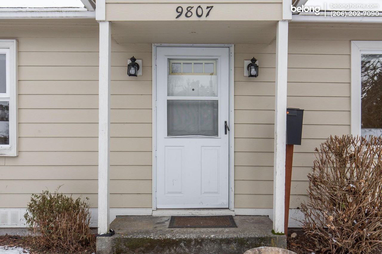 9807 32nd Ave Sw - Photo 5 of 42