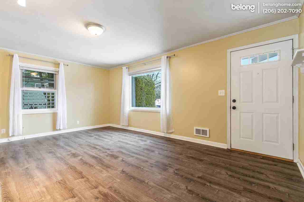 9807 32nd Ave Sw - Photo 6 of 42