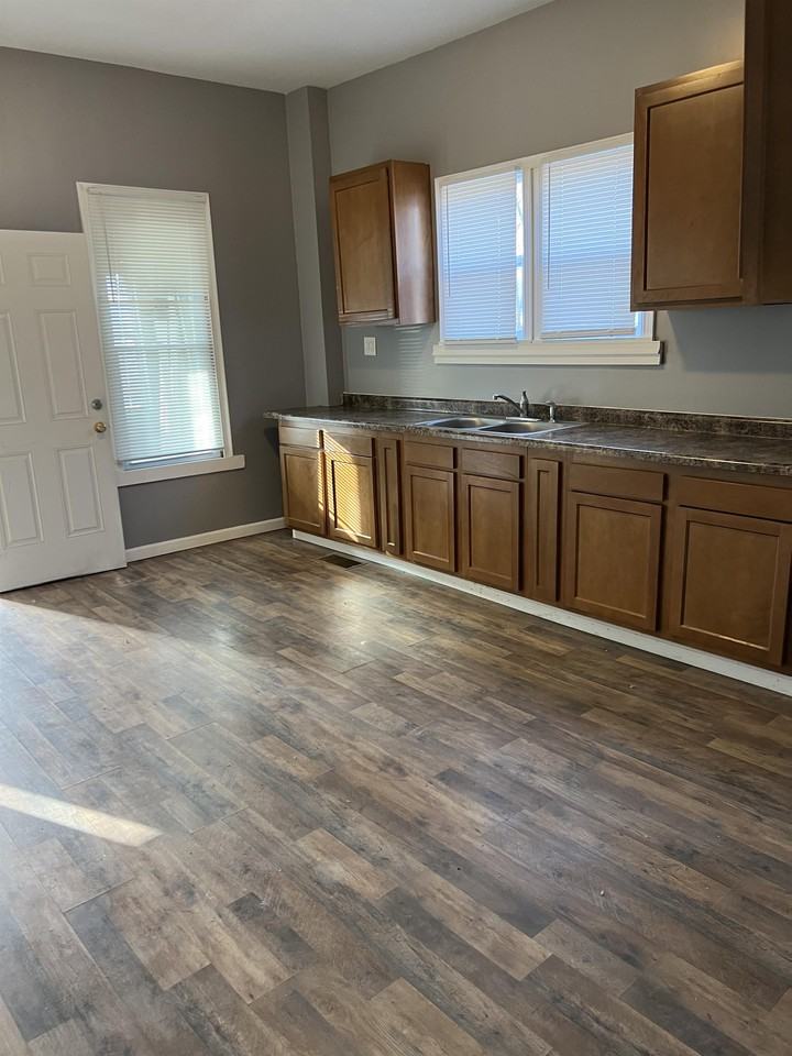 1918 W Howett St #1 - Photo 3 of 13