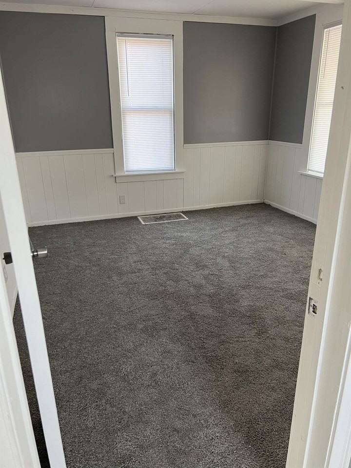 1918 W Howett St #1 - Photo 6 of 13