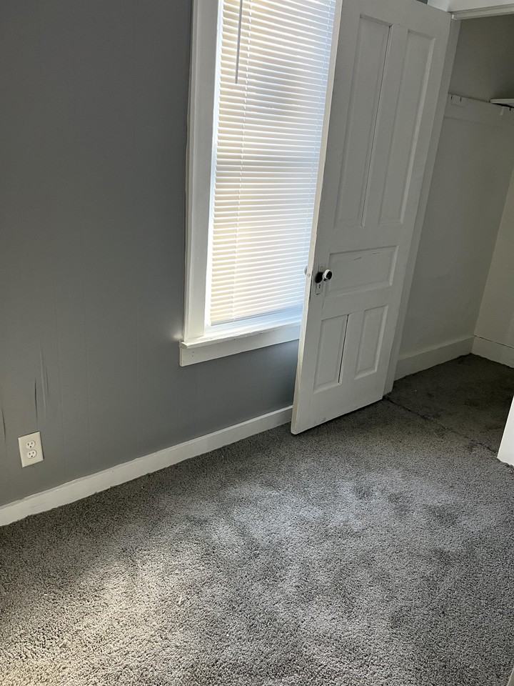 1918 W Howett St #1 - Photo 7 of 13