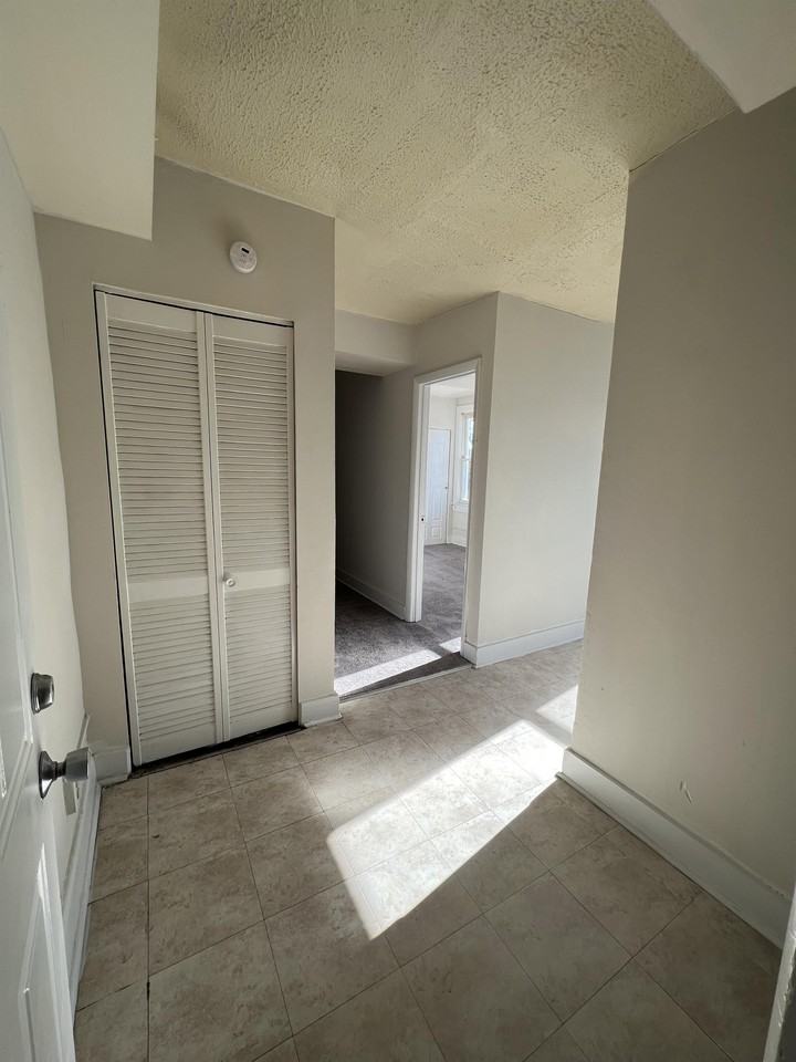 809 Cedar Heights Dr #D - Photo 2 of 20