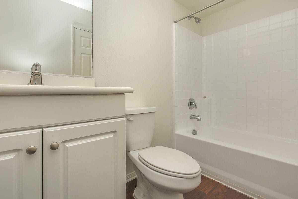 246 Lincoln St - Photo 4 of 11