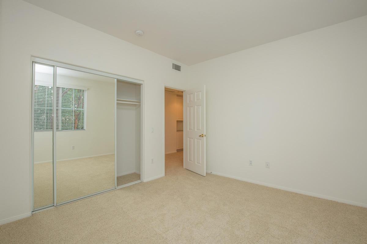 246 Lincoln St - Photo 3 of 11