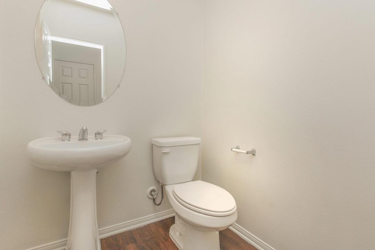 246 Lincoln St - Photo 3 of 11