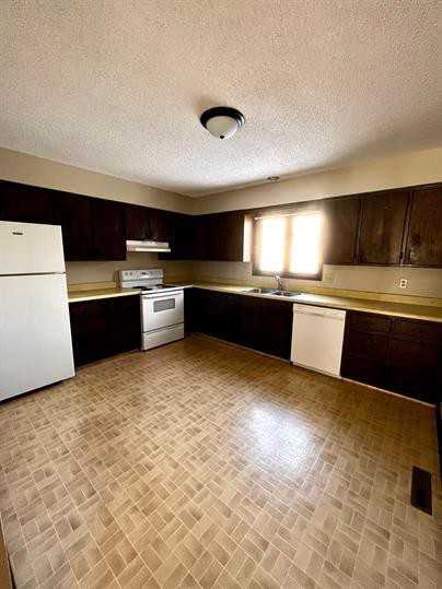 5016 Meredeth St - Photo 2 of 10
