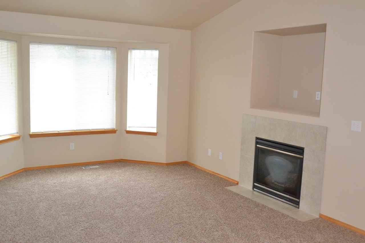 129 107th St SE - Photo 3 of 6