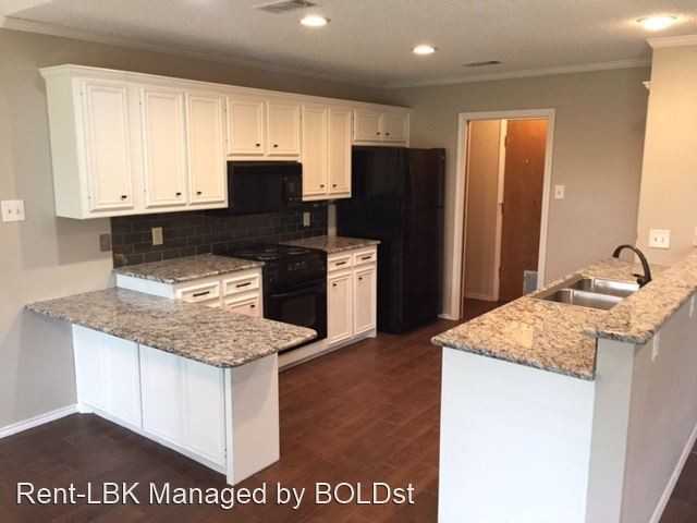 5611 95th St - Photo 2 of 14