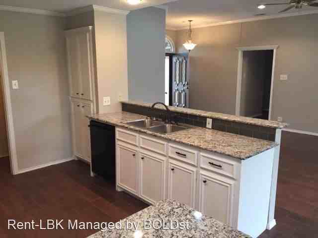 5611 95th St - Photo 3 of 14