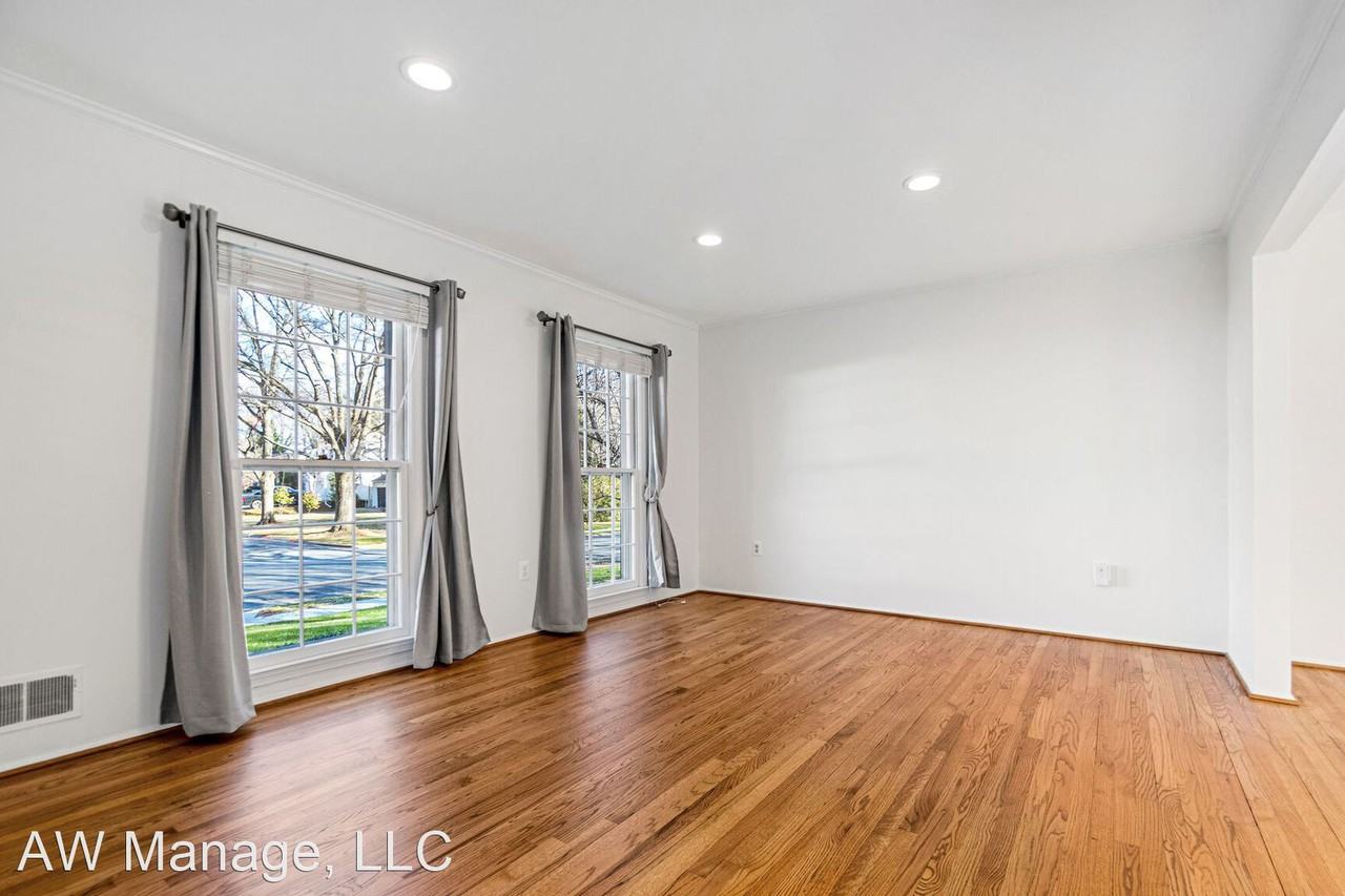 17020 Briardale Rd - Photo 3 of 46