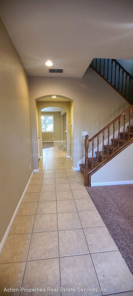 903 Trehowell Dr - Photo 2 of 29