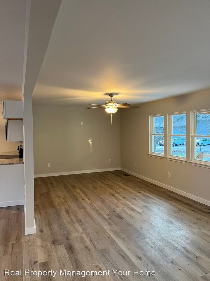 2536 Highpoint Dr - Photo 3 of 22
