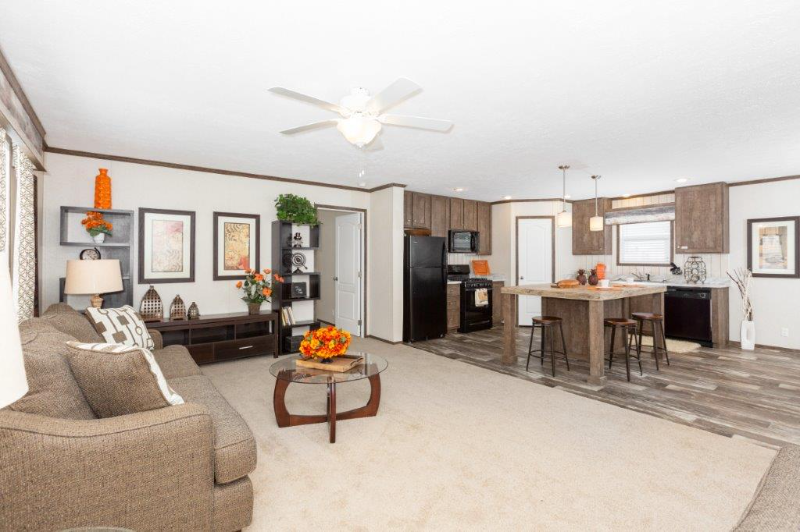 1095 Peachtree Ct - Photo 3 of 9
