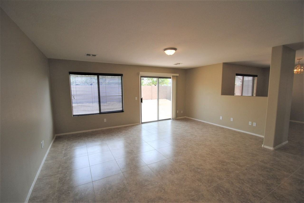 12614 W Indianola Ave - Photo 3 of 9