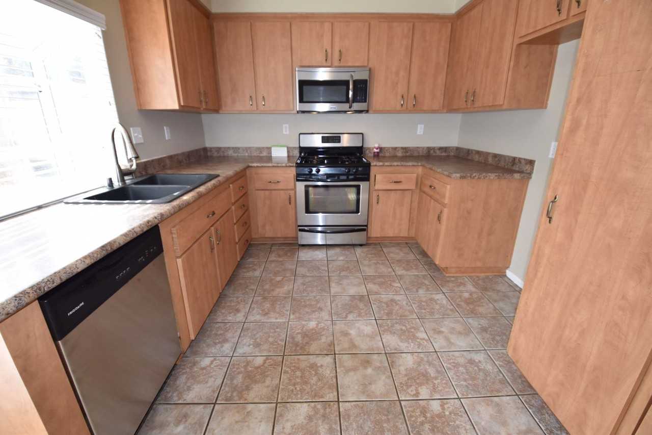 11726 National Dr - Photo 3 of 12