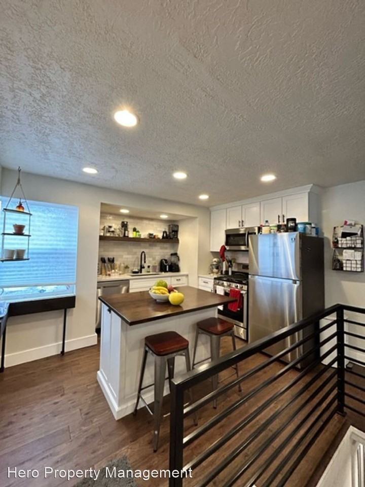 1134 E Lorraine Dr - Photo 2 of 14