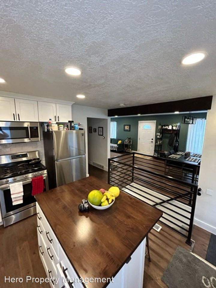 1134 E Lorraine Dr - Photo 3 of 14