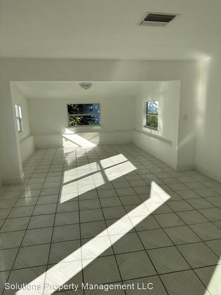 210 Linda Ave - Photo 3 of 12