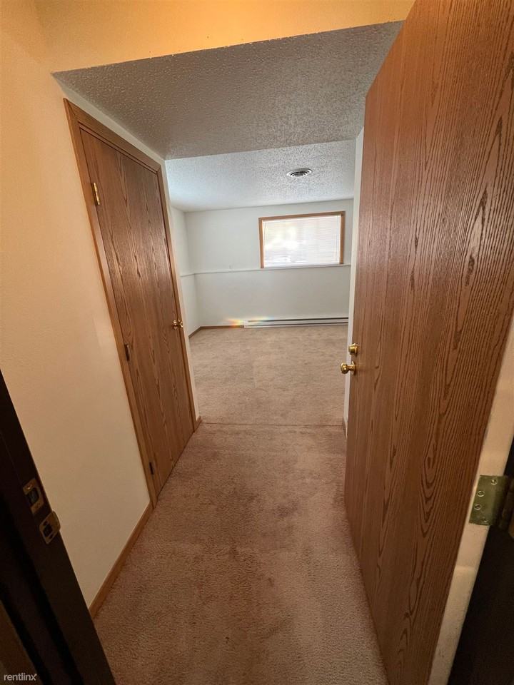 901 9th Ave S - Photo 2 of 8