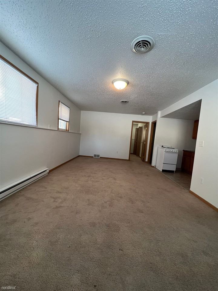 901 9th Ave S - Photo 3 of 8