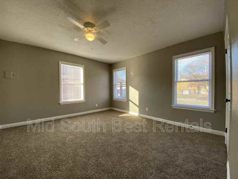 128 W Mckellar Ave - Photo 2 of 8
