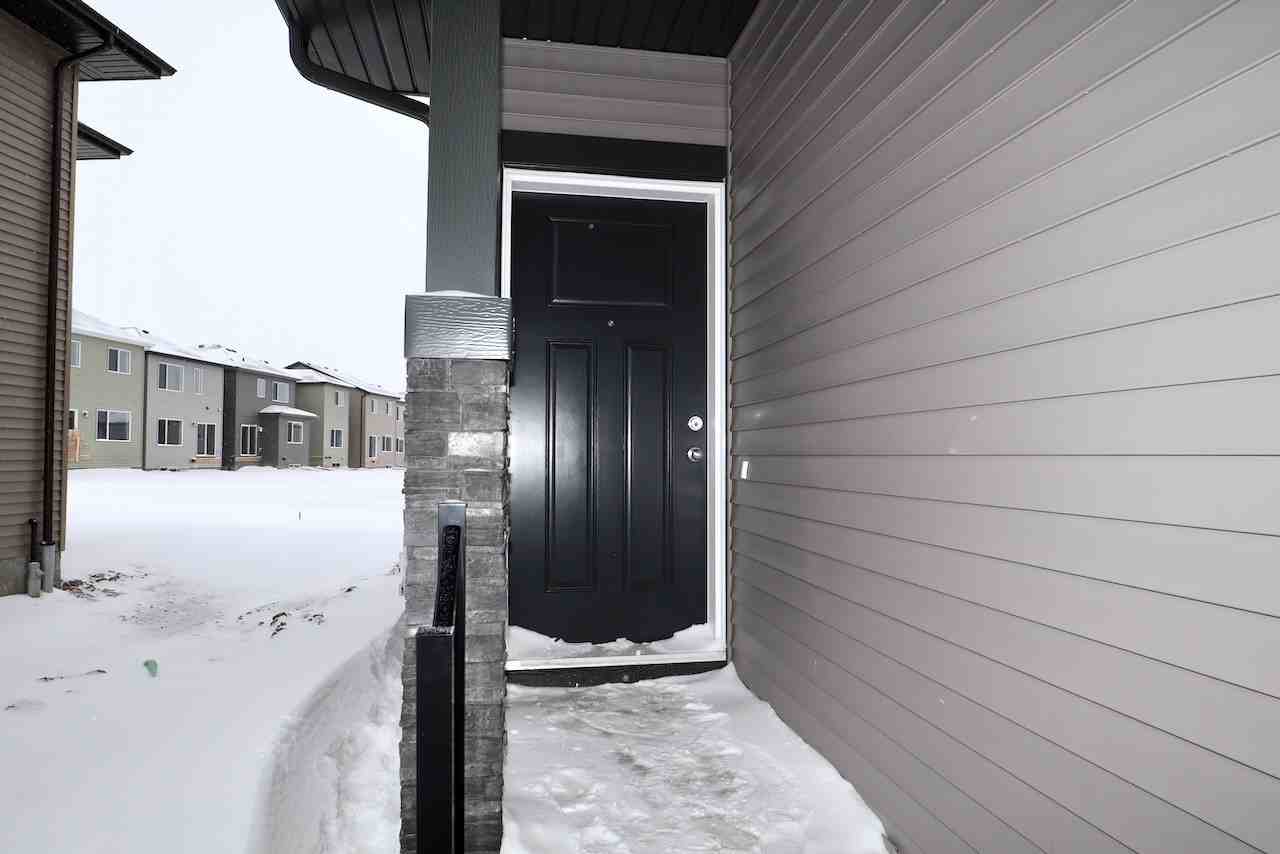 9412 Pear Cres Sw Uppr - Photo 3 of 32