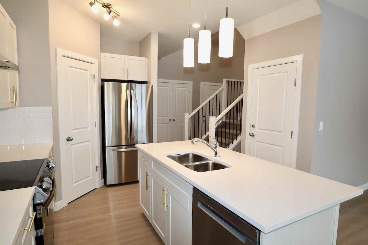 9412 Pear Cres Sw Uppr - Photo 7 of 32