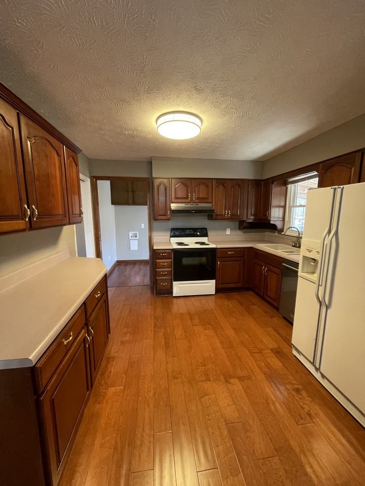 609 Rockwell Dr - Photo 2 of 11