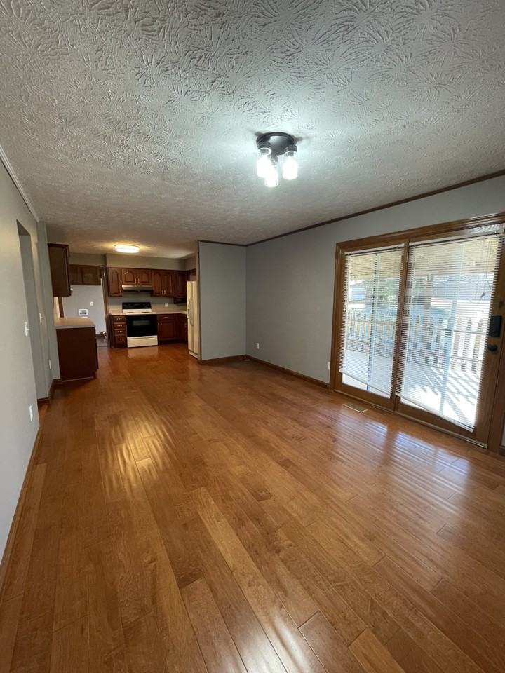 609 Rockwell Dr - Photo 3 of 11
