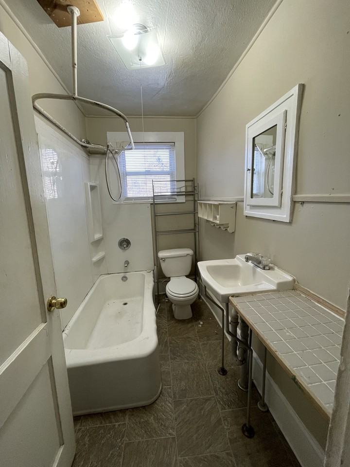 454 Fairview Rd - Photo 2 of 12