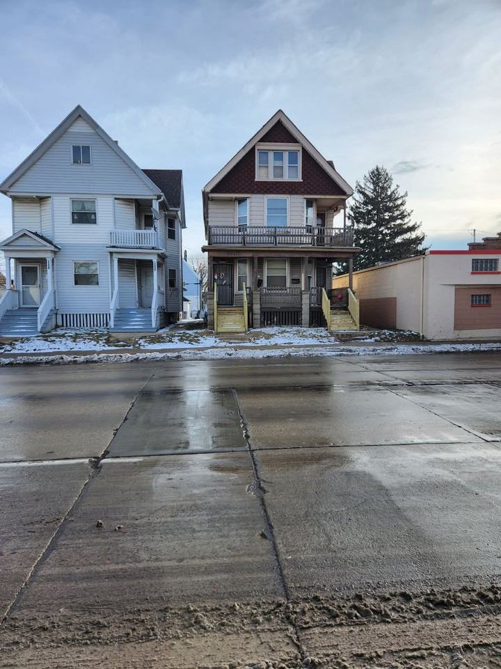 2446 N 35th St - Photo 2 of 12