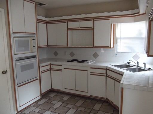 8226 Autumn Willow Dr - Photo 2 of 4