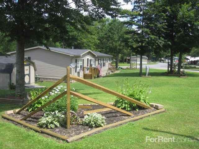 Laurel Woods - Photo 3 of 4