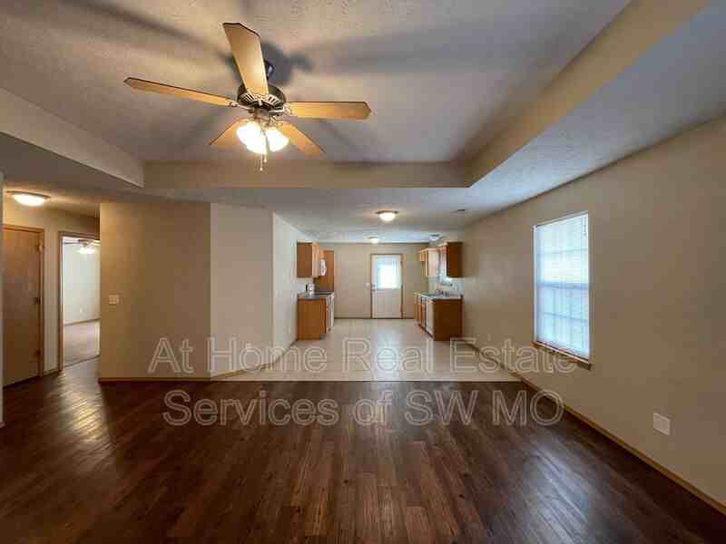 1245 N Northwood Ave - Photo 2 of 8