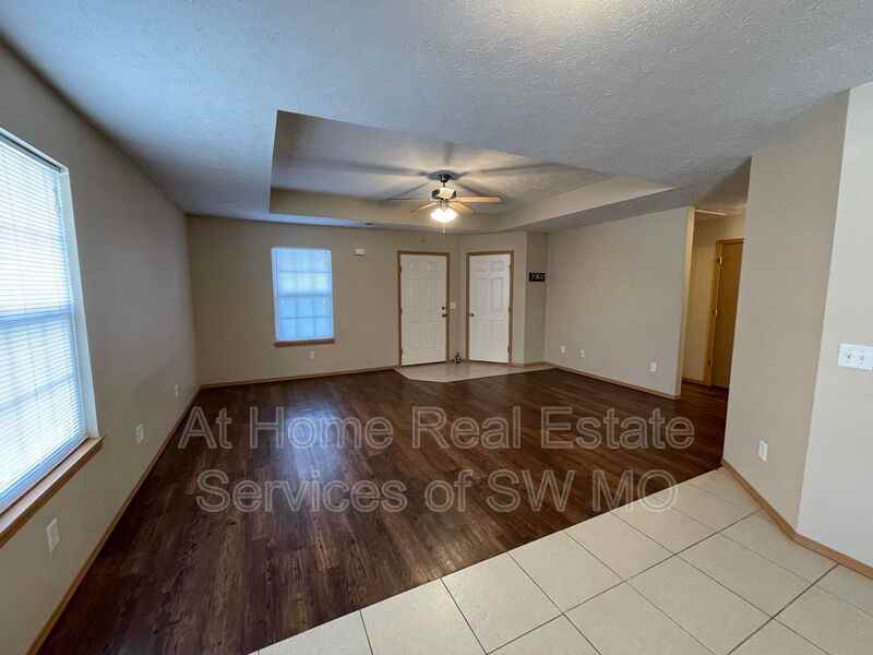 1245 N Northwood Ave - Photo 4 of 8