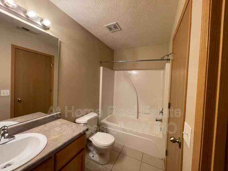1245 N Northwood Ave - Photo 6 of 8