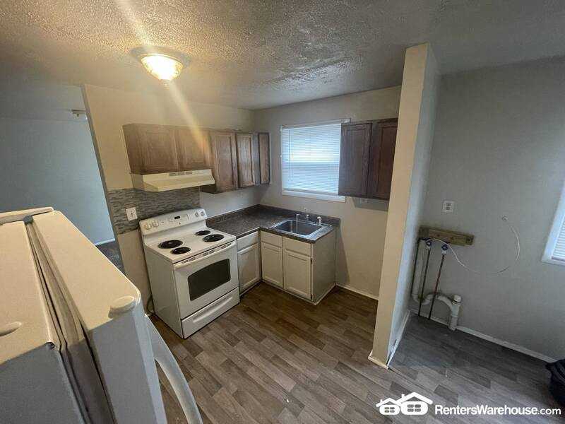 1201 E 43rd St - Photo 3 of 18