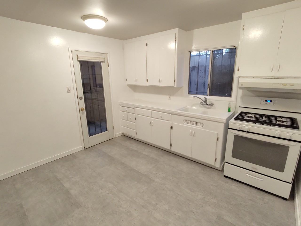 2bd Apartment two blocks from BART, renovated kitchen - Photo 3 of 15