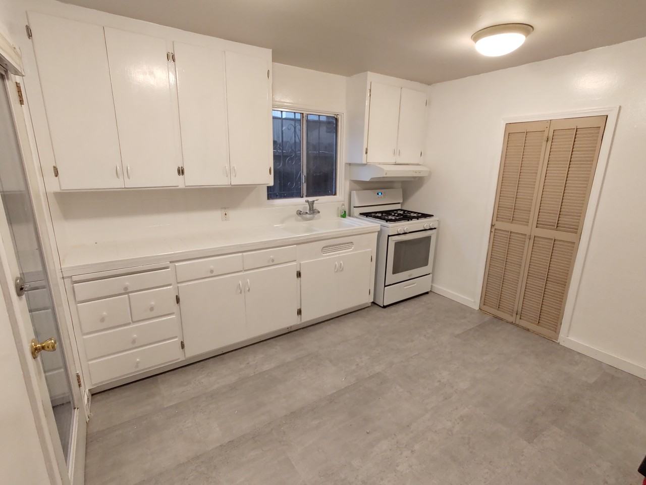 2bd Apartment two blocks from BART, renovated kitchen - Photo 2 of 15