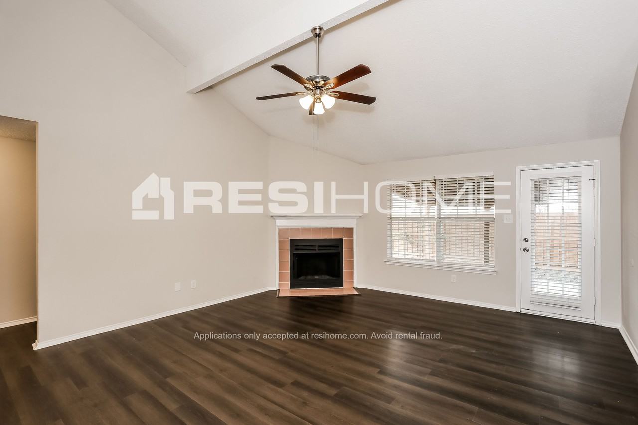 1400 Beckwith Dr - Photo 3 of 18