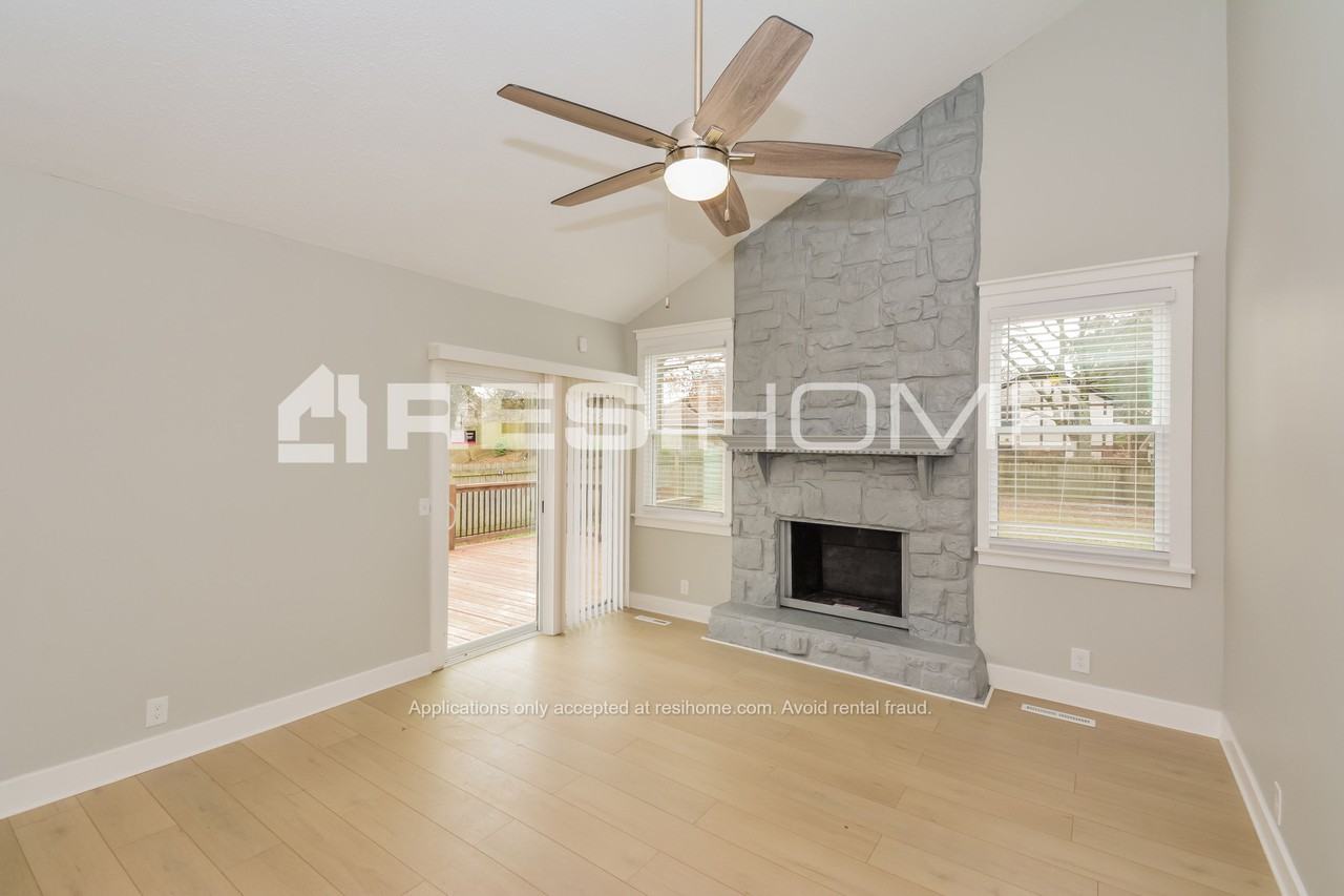 428 Jessie Dr - Photo 3 of 18