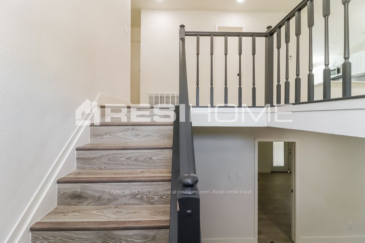 7430 Elderberry Ln - Photo 3 of 19