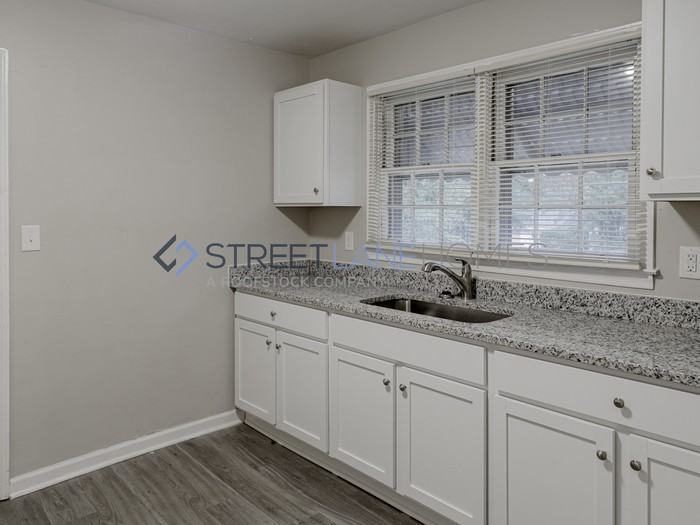 1933 Fairway Dr - Photo 3 of 16