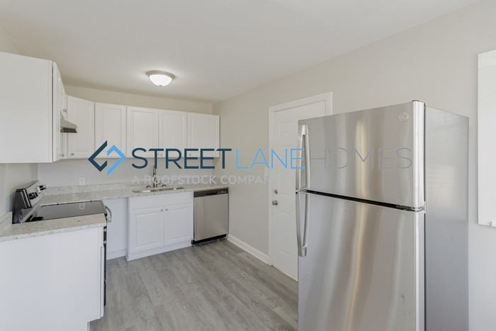 724 Jeannine Ct - Photo 3 of 14