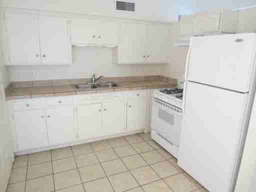 825 W Illinois St - Photo 2 of 23