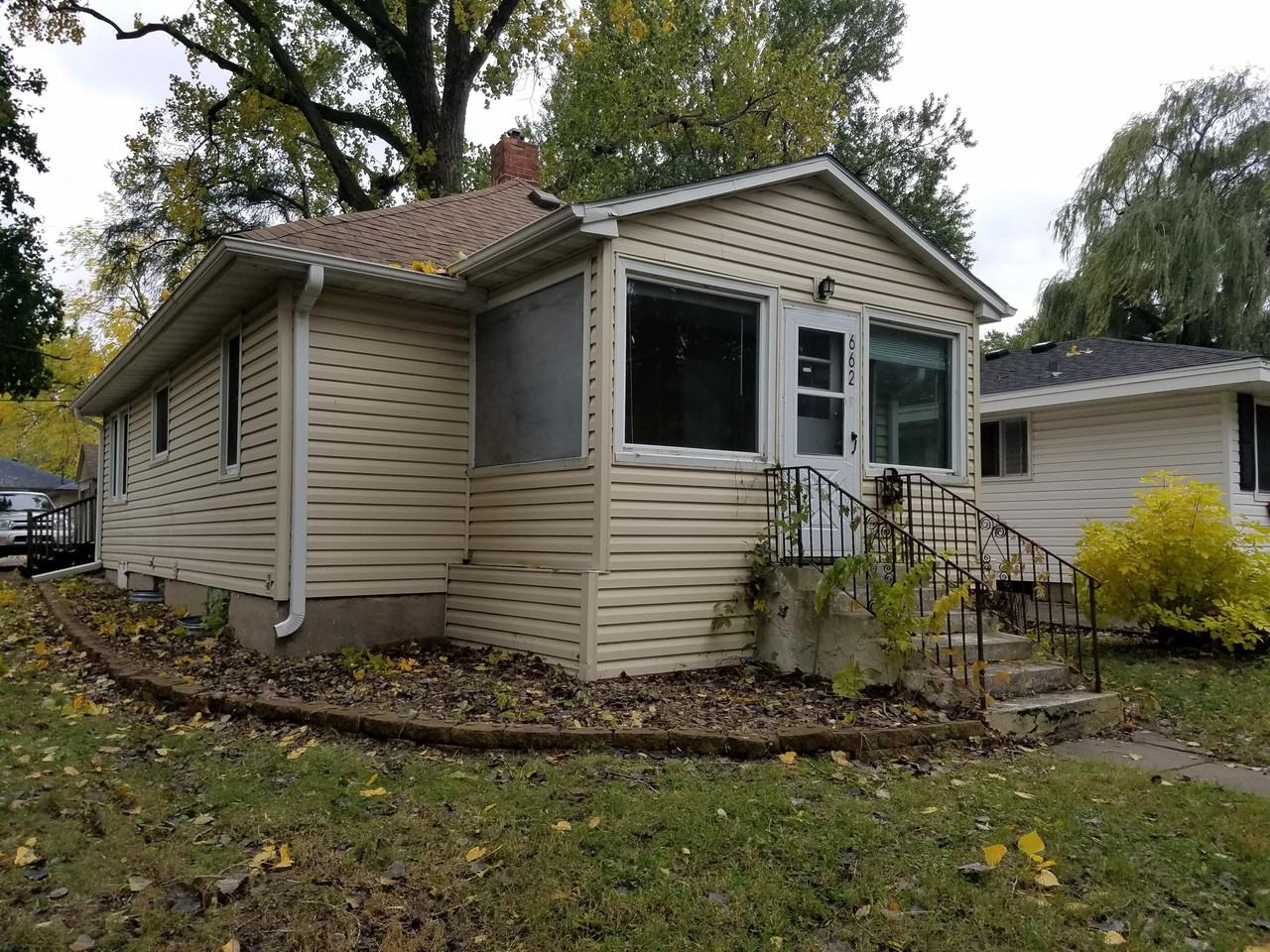 662 37th Ave Ne #1 - Photo 2 of 28