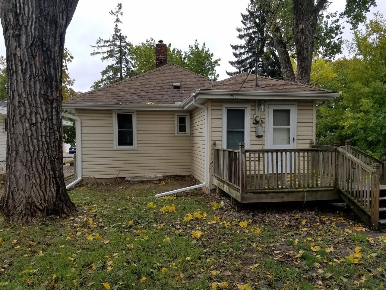 662 37th Ave Ne #1 - Photo 3 of 28